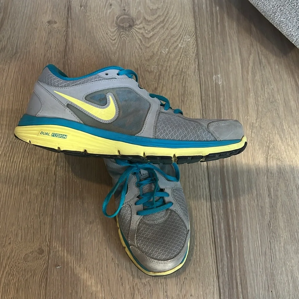 Women’s Nike‎ Size 10 Dual Fusion Run Sneakers